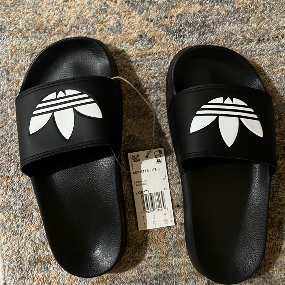 Brand new kids adidas slides size 4